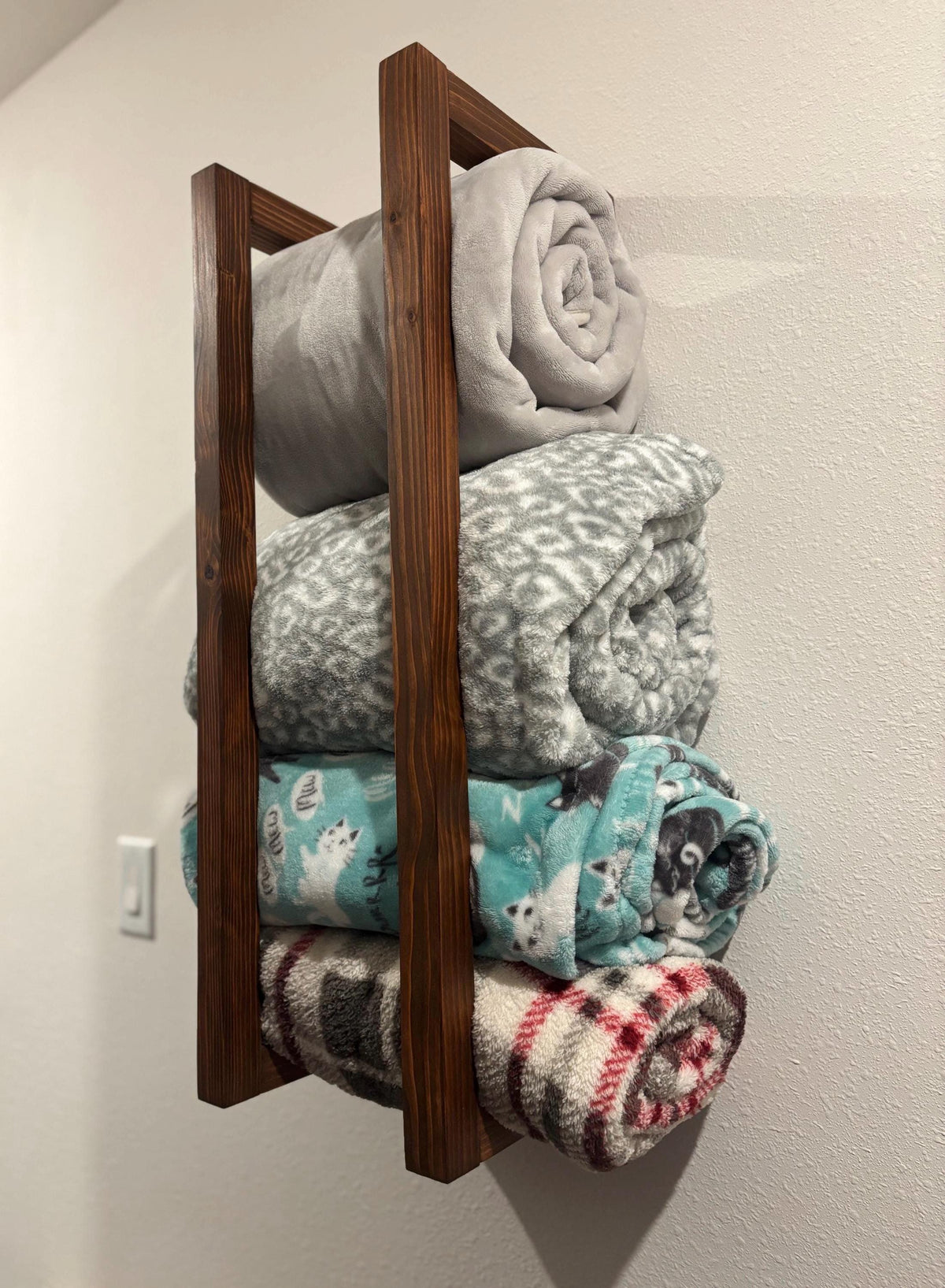 Wooden Wall-Mounted Blanket Rack – 30 Inch — product photo 1